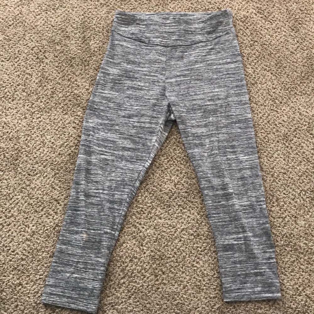 Capri leggings, grey and white